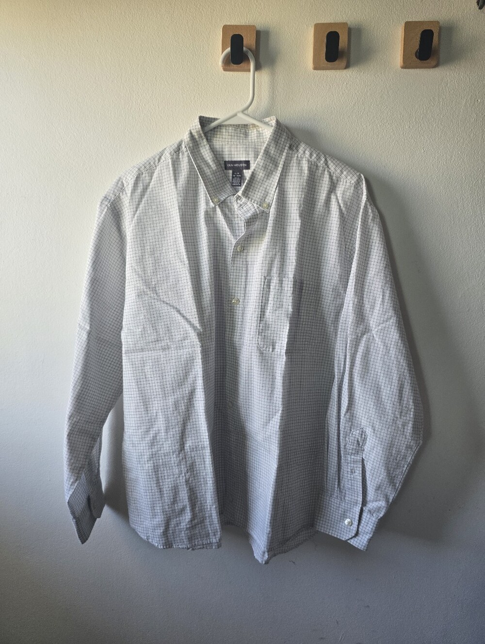 Van Heusen Men's White & Light Gray Check Button-Down Shirt